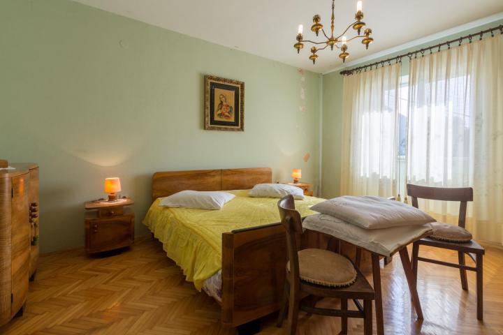 Istra, Buje, stambeno poslovna kuća 750m2 u centru grada
