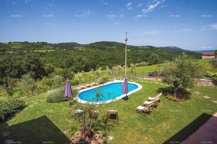 Vila Prodaje se prekrasna vila sa bazenom u blizini Pazina