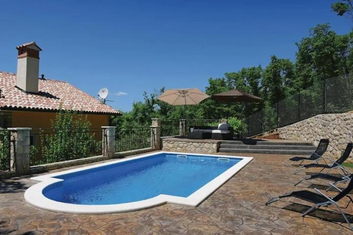Istra, Kršan, najam predivne kamene kuće s bazenom