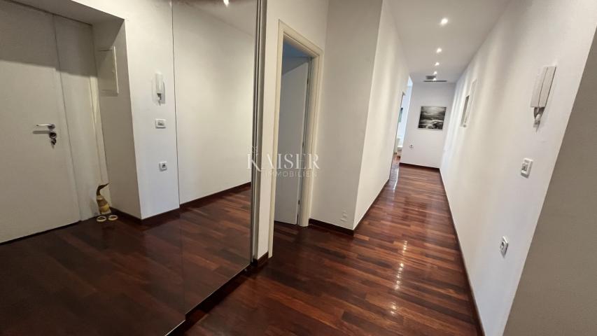 Rijeka, Center - Spacious apartment for rent, 164 m2