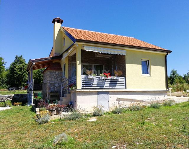 ISTRIA, POREČ - A move-in house on a spacious plot with lots of privacy