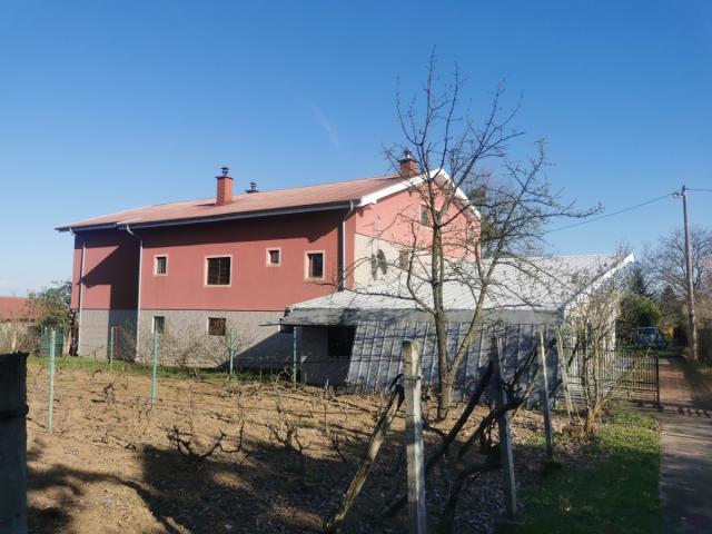 Dvoetazna kuća (zgrada) u okolini Jagodine