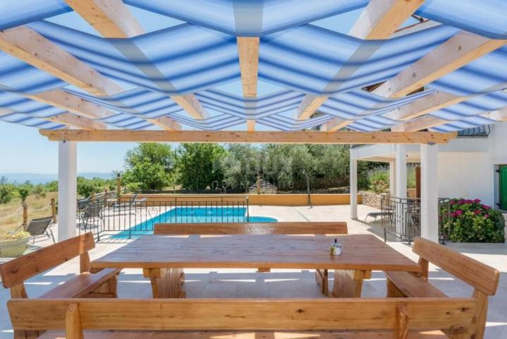 ISTRIA, RABAC (surroundings) - Spacious house with pool, first row to the sea, sea view. A rarity on
