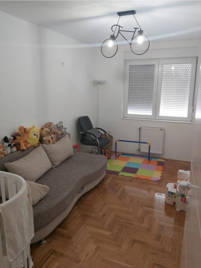 NOVI SAD - BULEVAR PATRIJARHA PAVLA - 61. 00 m2