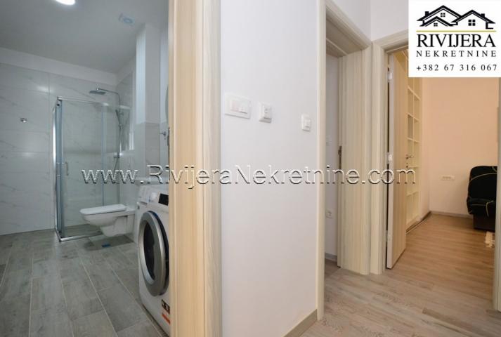 Two-bedroom apartment near the waterfront in Djenovici.