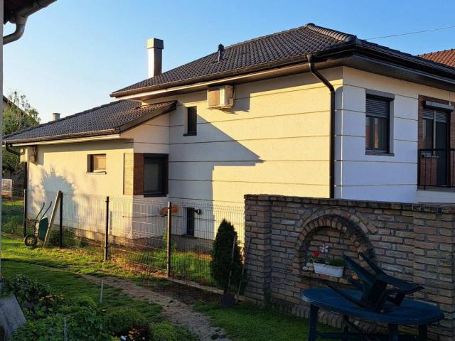 Novi Sad - Veternik - porodična kuća - 283250 eura