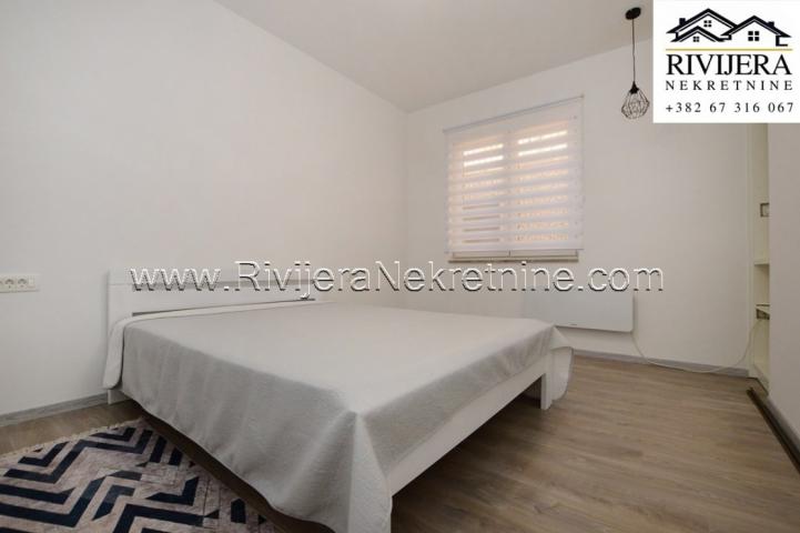 Two-bedroom apartment near the waterfront in Djenovici.