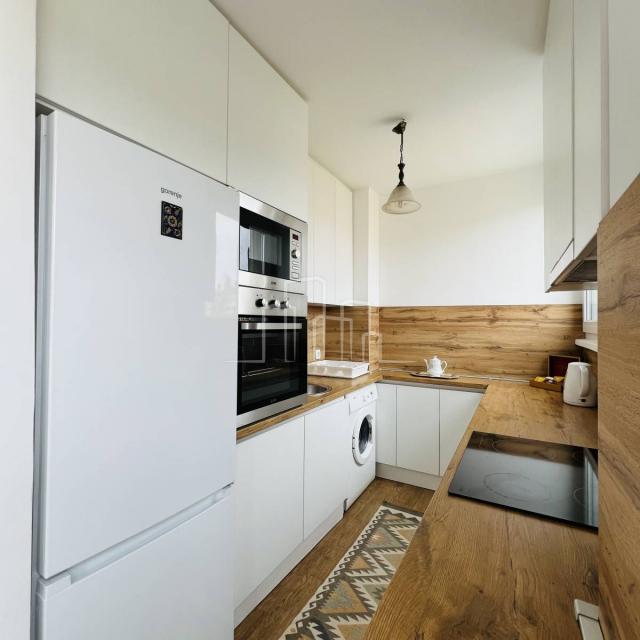 Three-room furnished apartment Marijin Dvor for rent