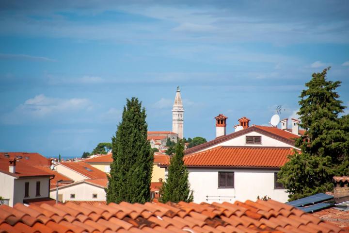 Istra, Rovinj, ekskluzivni stan NKP 184, 45 m2 s tri spavaće sobe s pogledom na more i stari grad