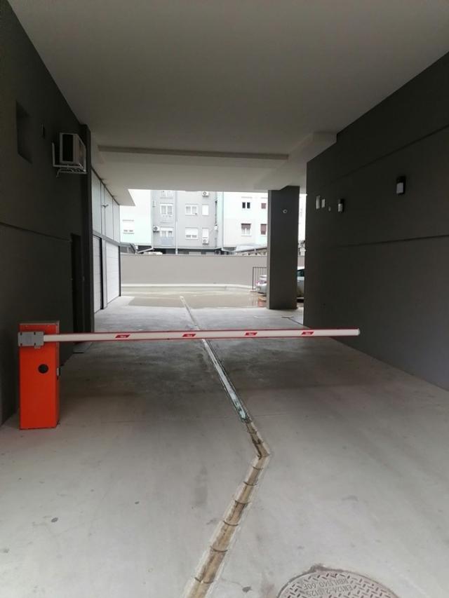 Izdaje se garažno mesto ispod nove zgrade - Devet Jugovića