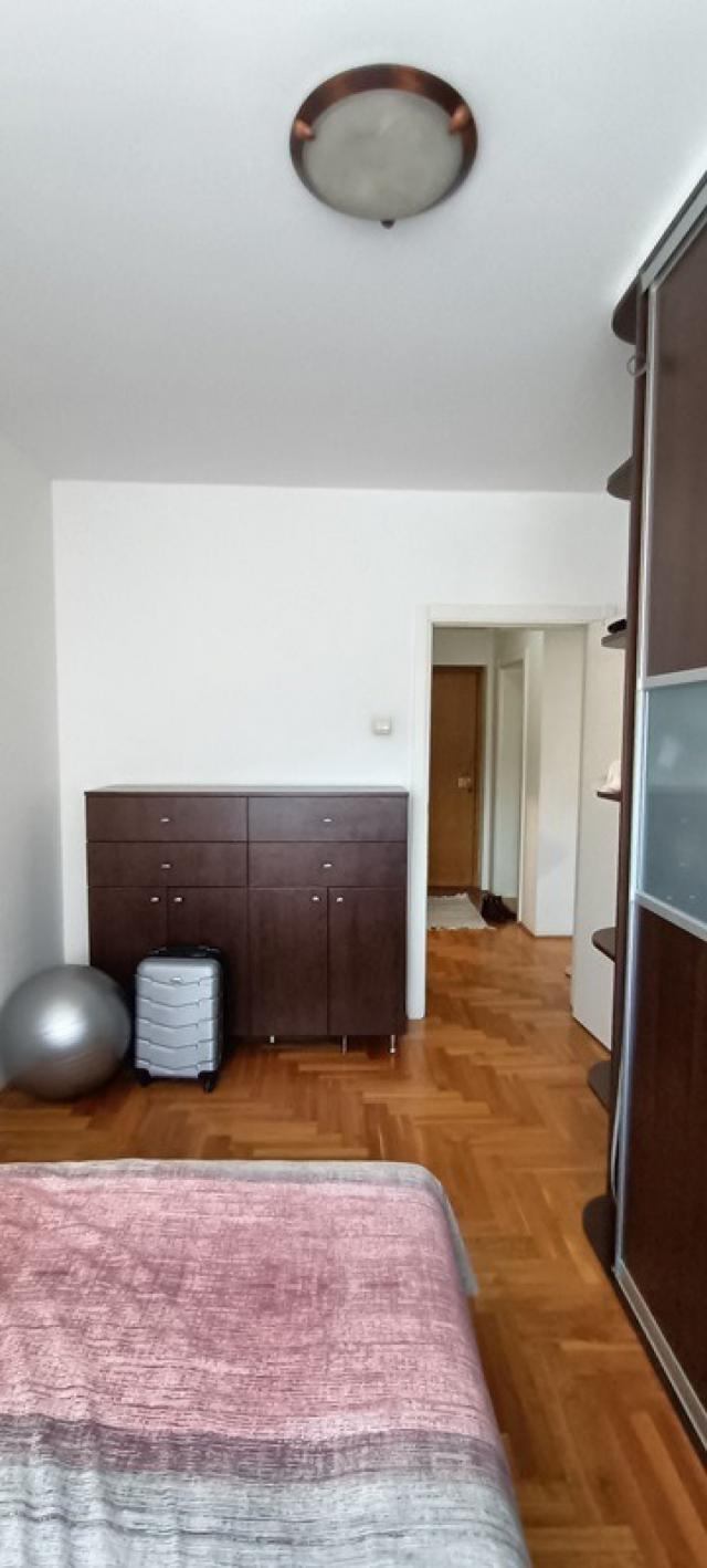 Namešten dvosoban stan 43 m2 u Bore Prodanovića sa parking mestom