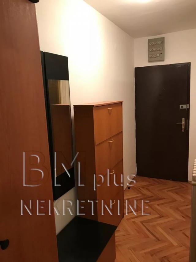 Prodaje se NAMEŠTEN dvosoba stan 59m2,  Bulevaru Nemanjića, Zona I. 