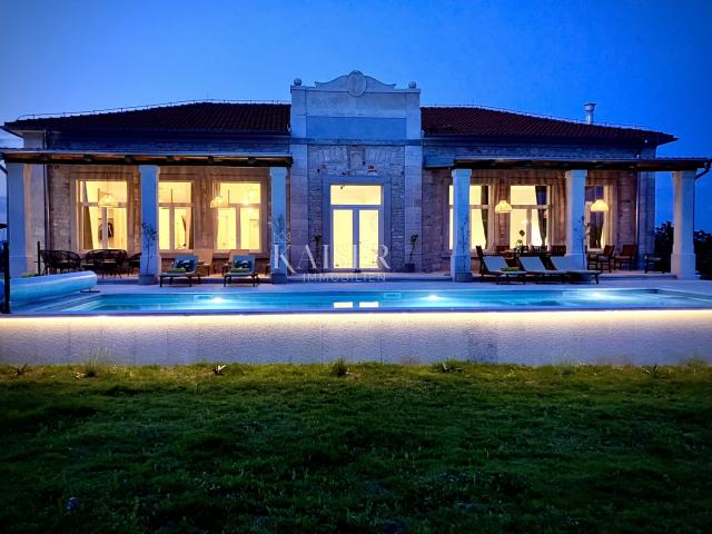 Istra - Poreč, luksuzna stoljetna vila sa bazenom