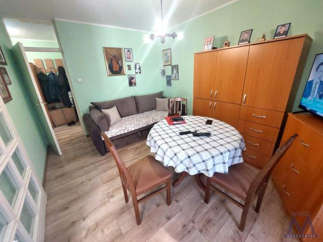 Novi Sad, Cara Dušana, na prodaju uknjižen dvosoban stan od 47m2, odlična lokacija, blizina MEDICINS