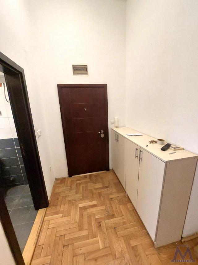 Novi Sad - Marka Miljanova, na prodaju odmah useljiv jednoiposoban stan od 41m2, uknjižen. 
Stan se 