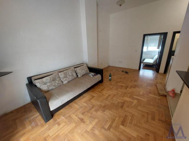 Novi Sad - Marka Miljanova, na prodaju odmah useljiv jednoiposoban stan od 41m2, uknjižen. 
Stan se 