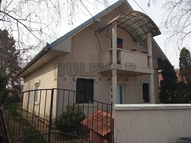Kuća u Kragujevcu, naselje Pivara -  površina 85 m2 u osnovi,  plac 345 m2