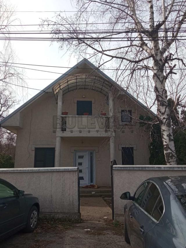 Kuća u Kragujevcu, naselje Pivara -  površina 85 m2 u osnovi,  plac 345 m2