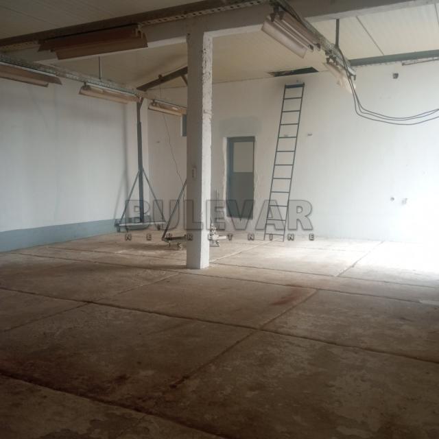 Lužnice kod Kragujevca -  hala površine 200 m2 u postupku uknjižbe na placu površine 1909 m2