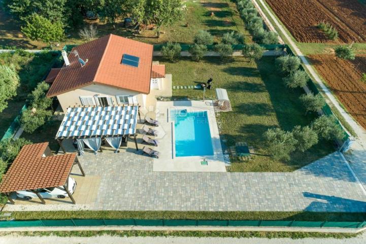 ROVINJ - DETACHED HOUSE WITH SWIMMING POOL AND BEAUTIFUL YARD