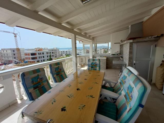 ZADAR, BORIK - Apartment with roof terrace and sea view