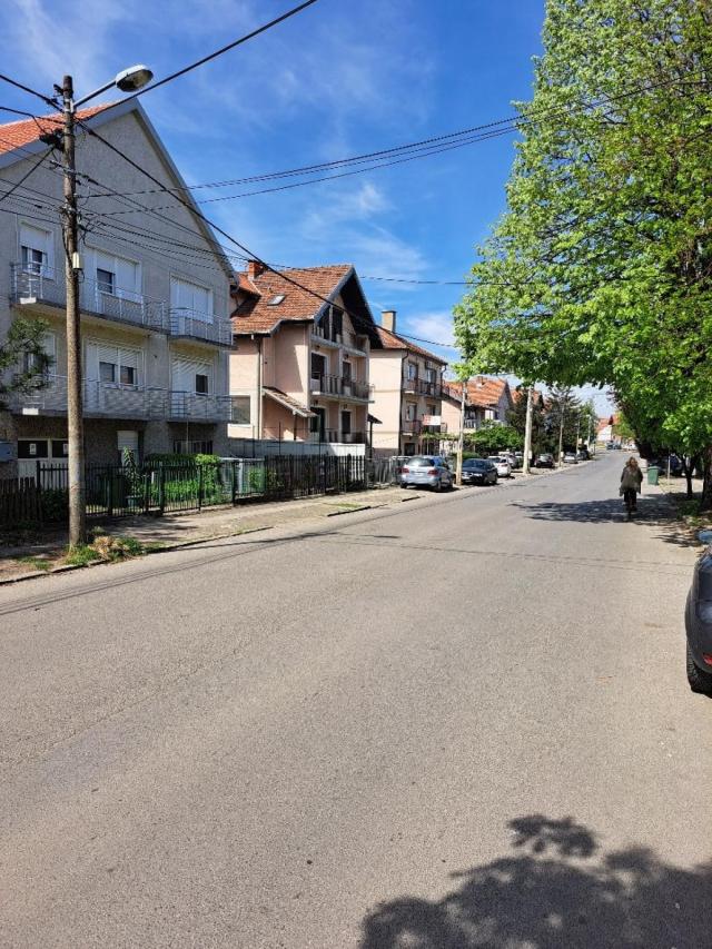 Stan dvoiposoban 60m2, ulica Vojvođanskih brigada, Batajnica