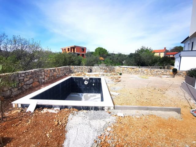 Samostojeća mediteranska vila s bazenom na Krku - ID 400