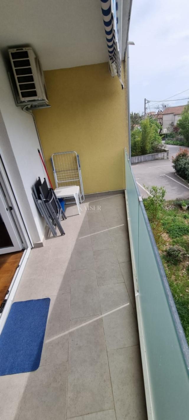 Srdoči - Wohnung in einer ruhigen Straße 67 m2 + Garage 30 m2
