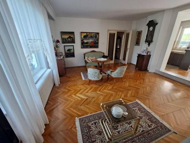 Odlična, spratna kuća Sremski Karlovci, 447m2