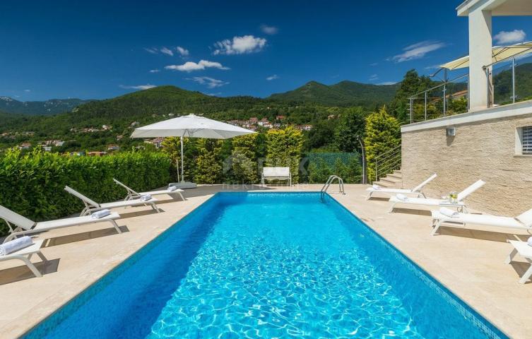 OPATIJA - prekrasna vila s bazenom za dugoročni najam, panoramski pogled na more i okružena zelenilo