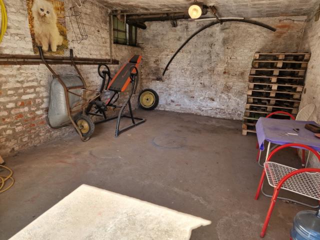 Dvosoban stan sa garazom i podrumom
