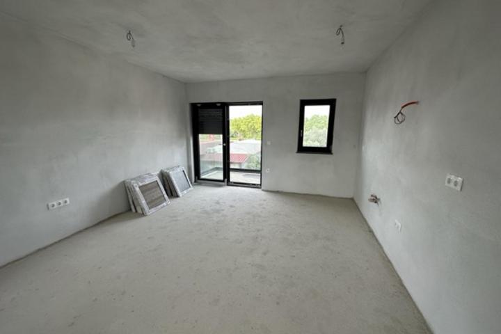 Medulin, četverosoban stan na atraktivnoj lokaciji NKP 145 m2 s 2 parkirna mjesta