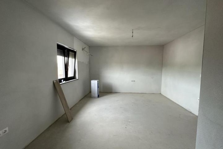Medulin, četverosoban stan na atraktivnoj lokaciji NKP 145 m2 s 2 parkirna mjesta