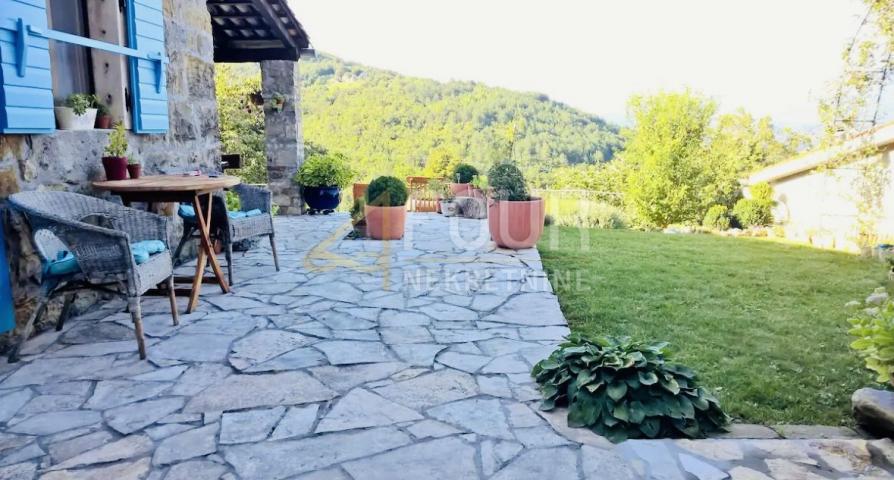 Cerovlje - okolica, prekrasna autohtona kuća u središnjoj Istri