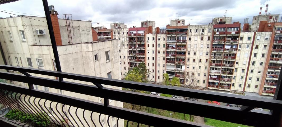 Novi Beograd, Blok 70a, stan sa pogledom, 2T, 2 m. čvora, CG, 2 lifta .. 