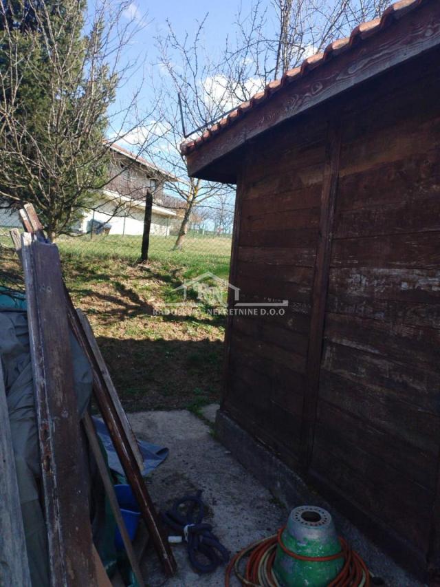 Gornji Milanovac, vikendica u naselju Nevade, 47m2 na 14 ari placa ID#1315