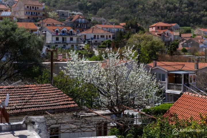 Prodaja kuce u Kotoru - sa pogledom na more i Stari grad