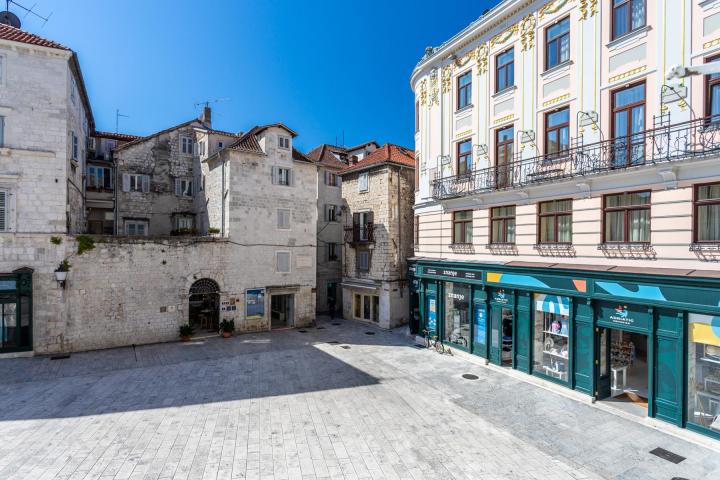 Split, Grad, prostran dvosoban stan u centru grada za dugoročan najam