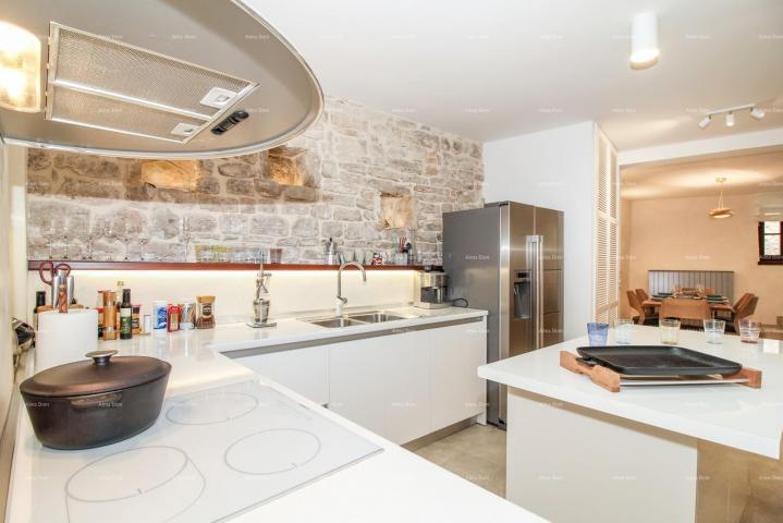 Kuća Prodaja predivne, moderno opremljene i renovirane istarske kamene kuće, Bale!