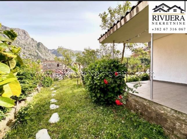 Na prodaju kuća u Prčanj Kotor