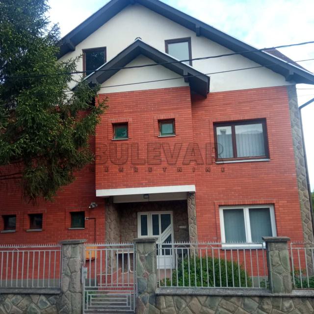 Nekretnina pogodna za stambeni ili poslovni prostor, Ljubine Livade, Kragujevac - površina 389 m2, p