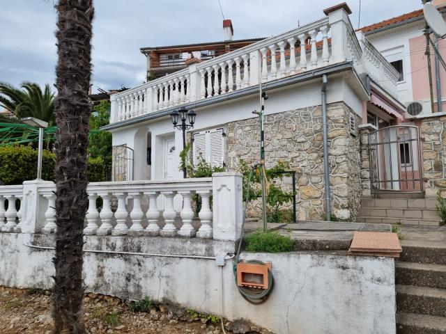Crikvenica - house in the center, 100m2, 2 parking spaces