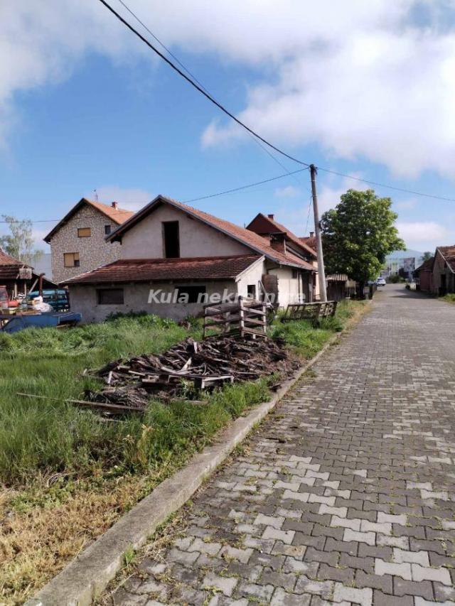 Prodaje se stambeno poslovni kompleks na Ibarskoj magistrali u Ljubićskoj Baluzi