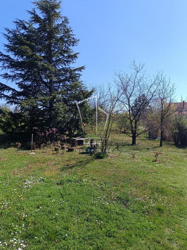 Barajevo, Glumčevo brdo, 32ara sa kućom 70m2 ID#7711