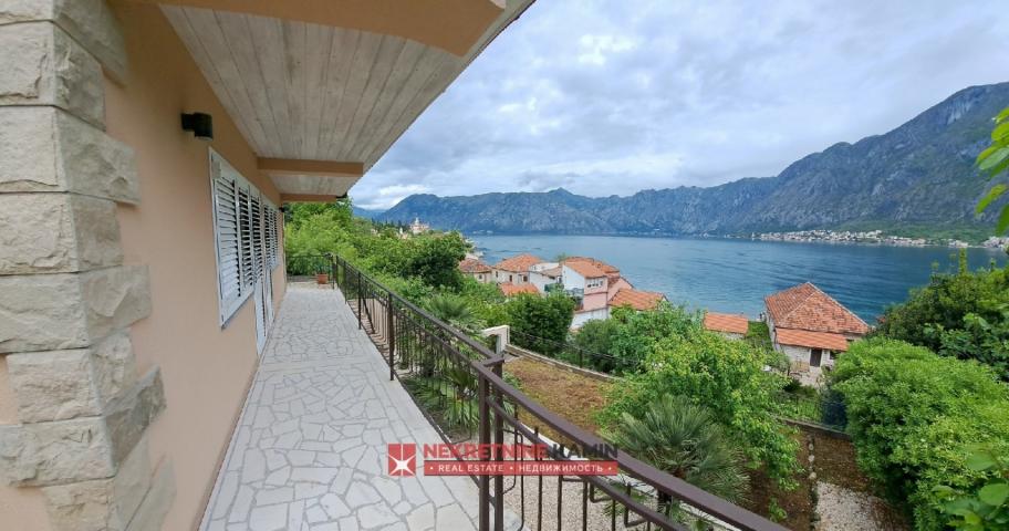 Kuća sa pogledom na more i parkingom, Kotor, Prčanj