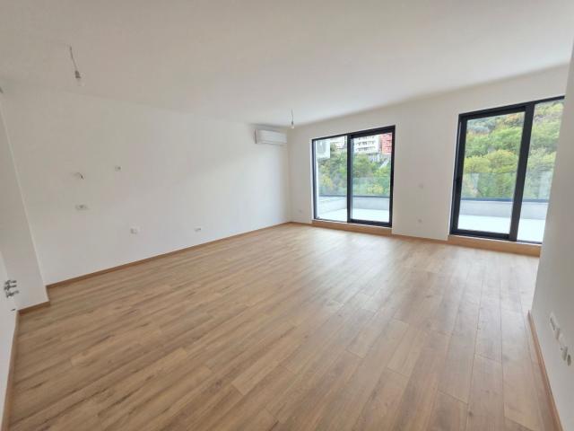 Prodaja dvosobnog stana 108m² u novogradnji sa pogledom na more, parkingom i oslobođenjem od poreza 