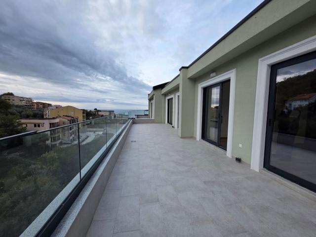 Prodaja dvosobnog stana 108m² u novogradnji sa pogledom na more, parkingom i oslobođenjem od poreza 