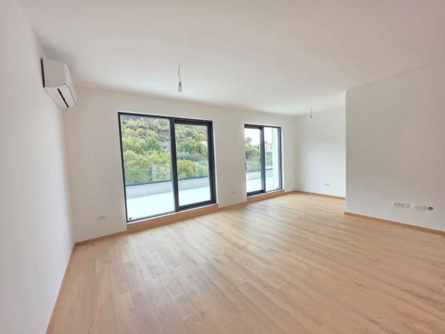 Prodaja dvosobnog stana 108m² u novogradnji sa pogledom na more, parkingom i oslobođenjem od poreza 