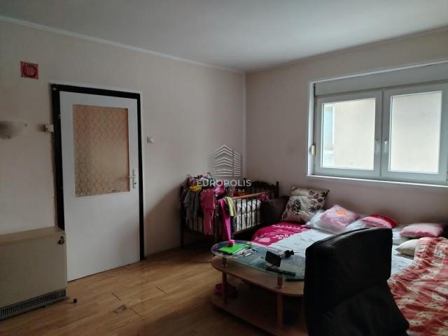 Hitno! Namešten trosoban stan 69+8m2 sa dvorištem ID#7400
