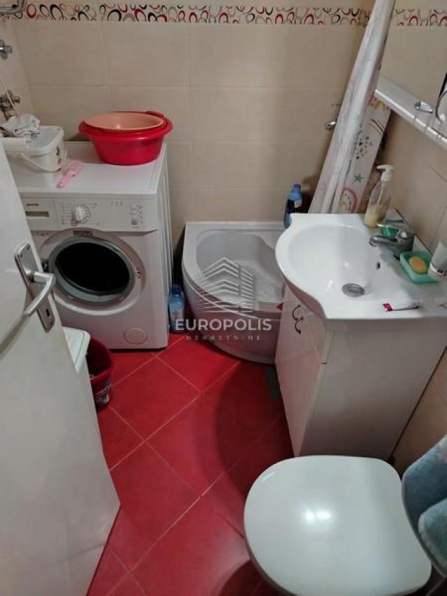 Hitno! Namešten trosoban stan 69+8m2 sa dvorištem ID#7400